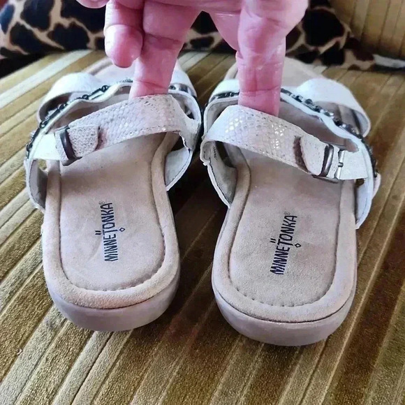 Minnetonka Selene Chain and Jewel Sandal 13M Snakeskin Creme - Picture 2 of 12